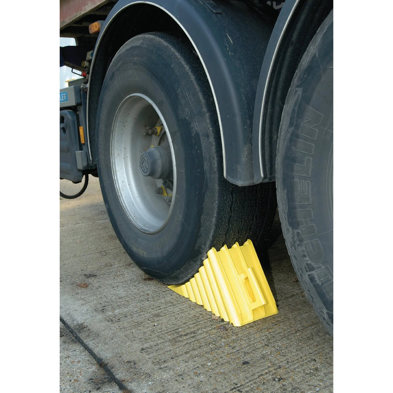 Draper Expert Wheel Chock for Wheels Over 920mm Diameter