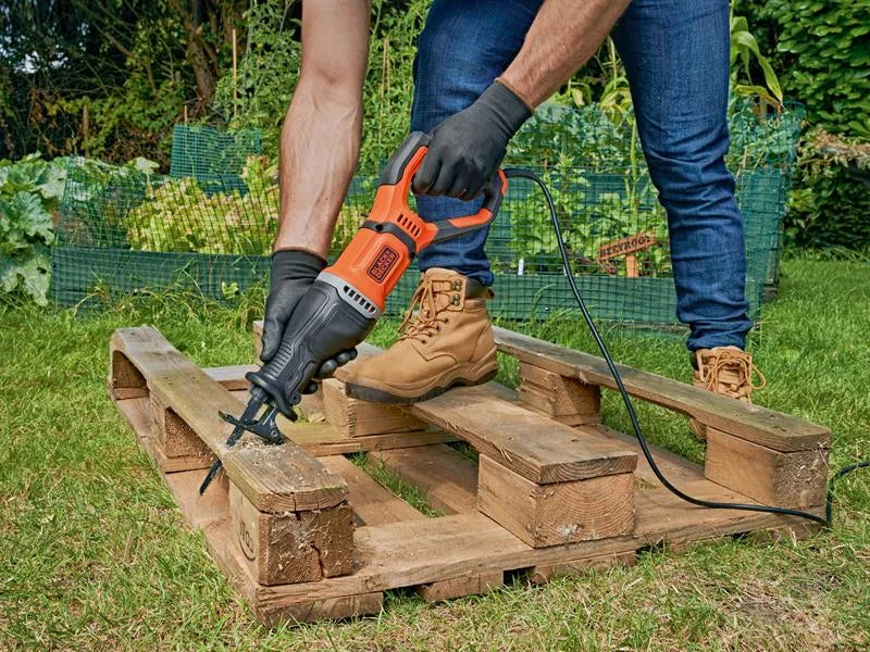 Black + Decker BES301 Reciprocating Saw 750W 240V - BES301-GB