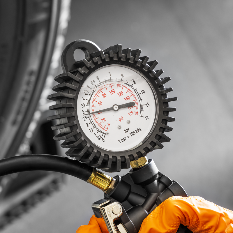 Sealey Tyre Inflator SA9304 0-12 Bar with Clip-On Connector