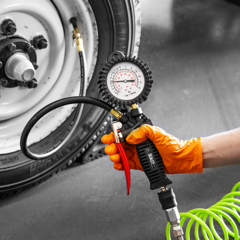 Sealey Tyre Inflator SA9304 0-12 Bar with Clip-On Connector